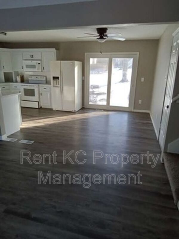 Lees Summit House: 2409 NE Carousel Circle