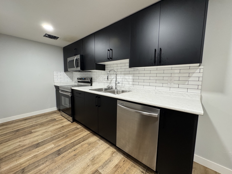 Edmonton House: 8049 Cedric Mah Road