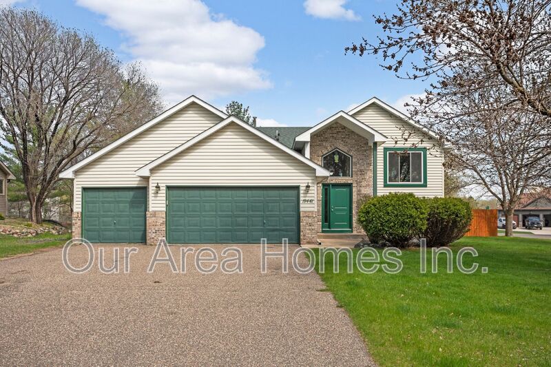 Elk River House: 19441 Denver St NW