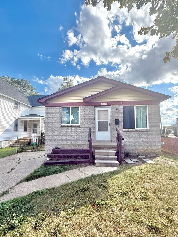 Warren House: 8030 Jewett Avenue