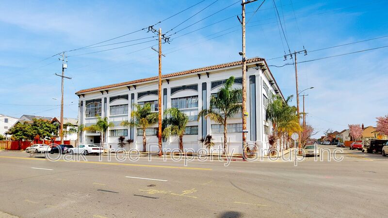 Oakland House: 3010 Adeline Street