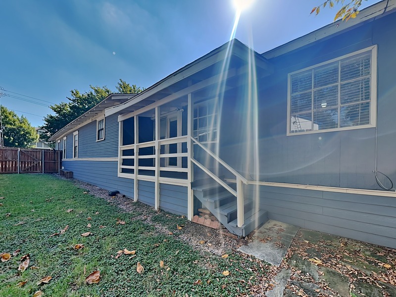 Dallas House: 2015 Mcmillan Ave