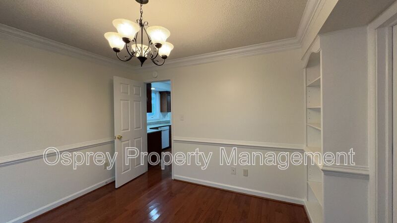 Spacious 4-Bedroom Home with Sunroom! - Photo 8