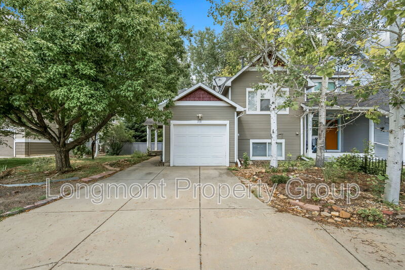 Longmont Townhome: 719 Thornwood Way