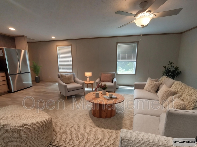 Republic House: 7534 US-60