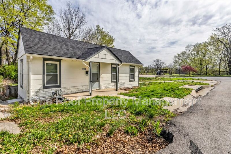 Kansas City House: 2130 E 83rd St