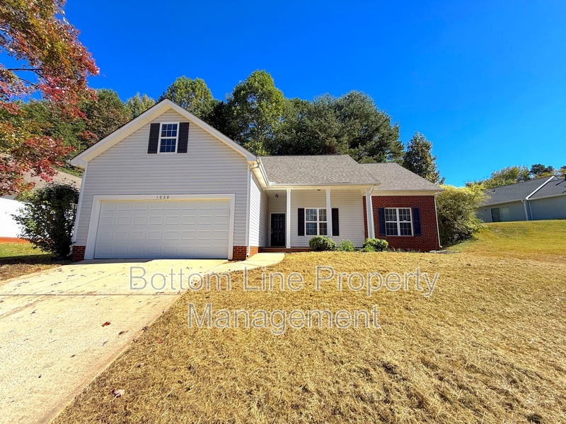 Charlotte House: 1020 Stinson Glen Ln