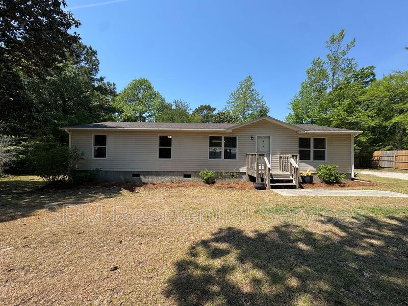 Hampstead House: 792 Wildwood Circle
