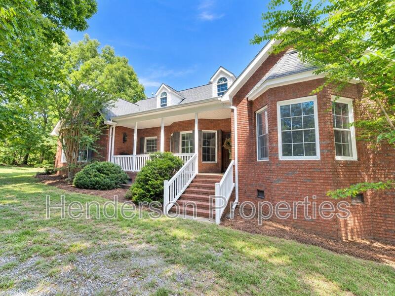 Norwood House: 5560 Old Thompson Rd