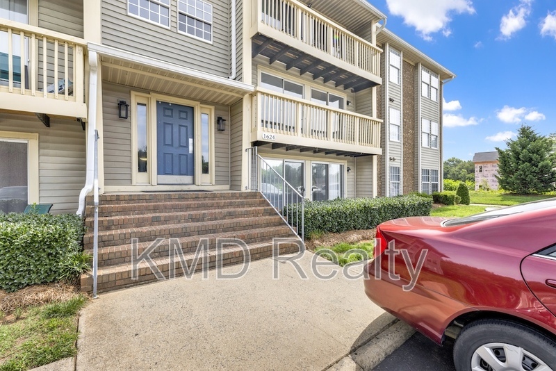Charlotte Condo: 1624 Arlyn Circle #H