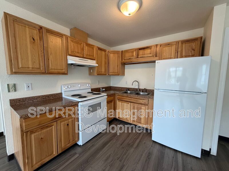 Anchorage House: 138 N Klevin St