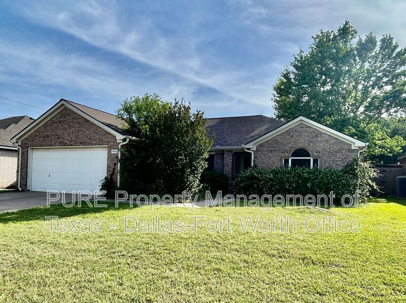 Mansfield House: 1703 Country Crest Lane