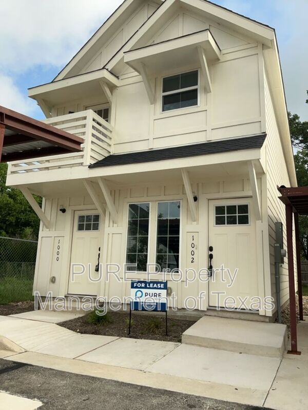 Taylor House: 2002 2nd St