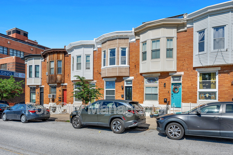 Baltimore Townhome: 207 South Ellwood Avenue