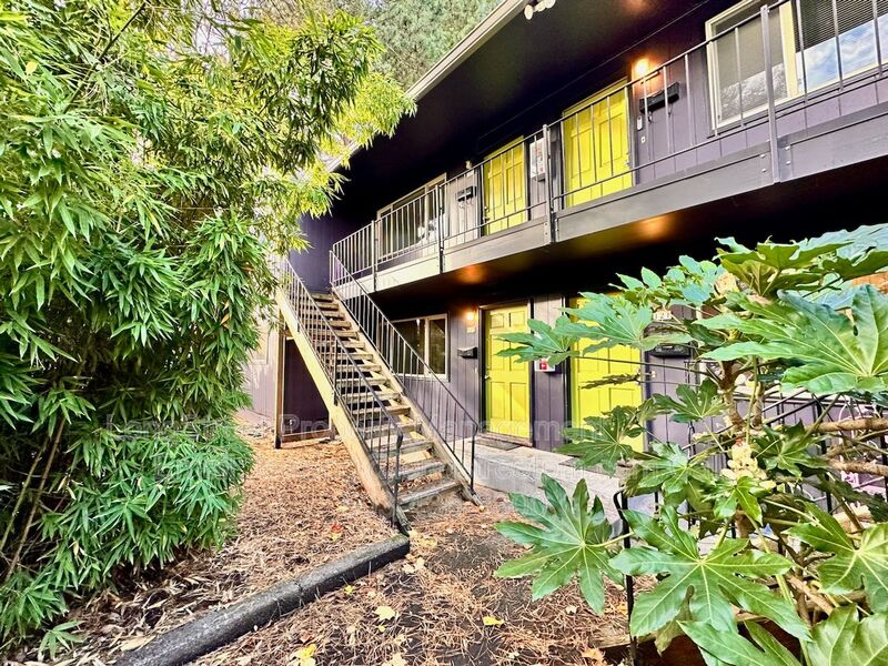Portland Condo: 121 SE 30th Pl