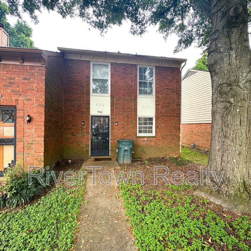 Memphis House: 5541 Crepe Myrtle Dr