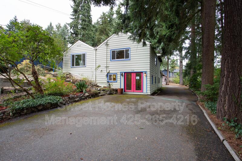 Shoreline House: 1338 North 152nd Street