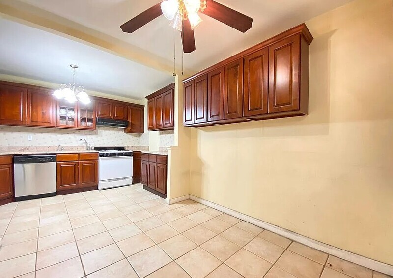 Queens Condo: 84-19 51st Ave