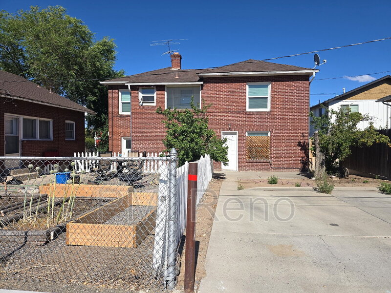 Reno Condo: 422 1/2 St Lawrence