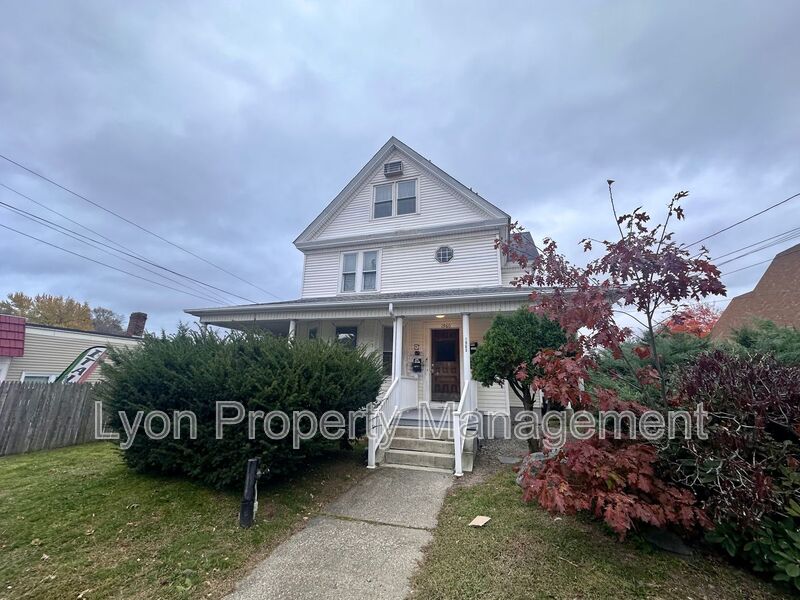 North Providence Condo: 1960 Smith Street