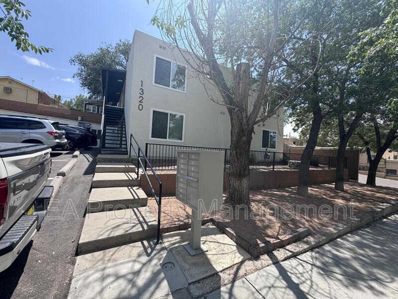 Albuquerque House: 1320 Martin Luther King Jr Ave NE