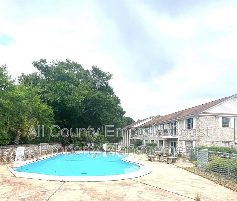 Niceville Condo: 105 Country Club Dr