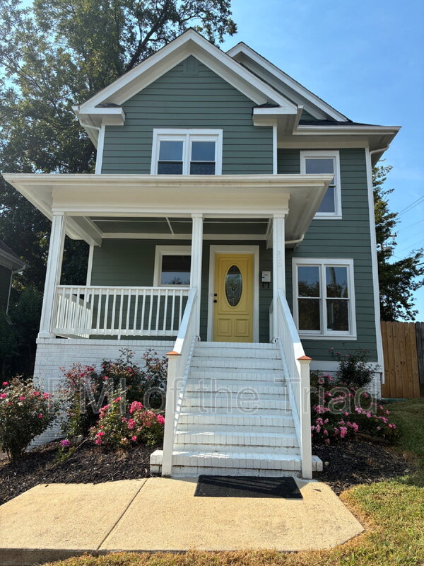 Raleigh House: 300 Worth St