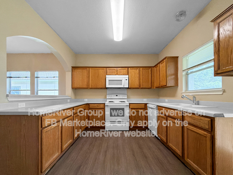 Manor House: 11502 Liberty St