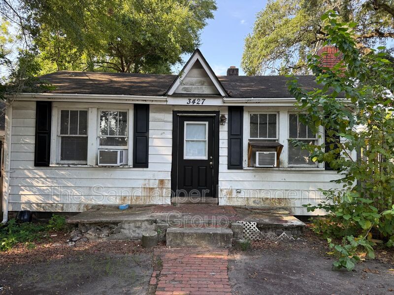 N Charleston House: 3427 Navajo Street