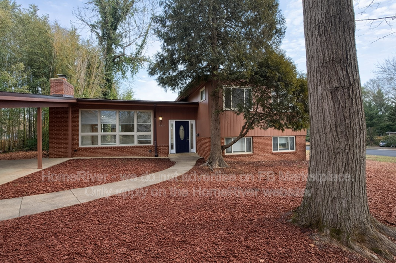 Alexandria House: 8839 Camfield Dr