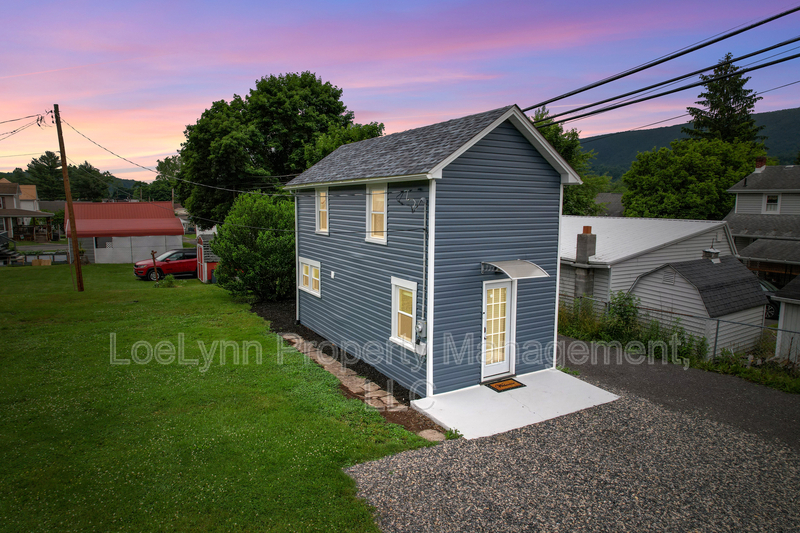 Ellerslie House: 14210 Temple St