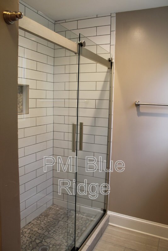 Asheville House: 205 Rumbough Pl