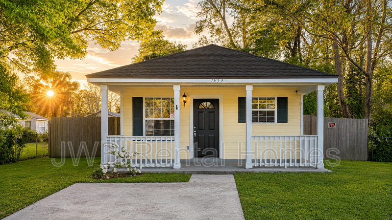 Jacksonville House: 1959 45th St W