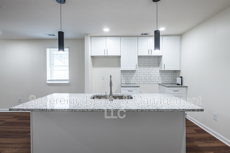 Atlanta House: 450 Paines Ave NW