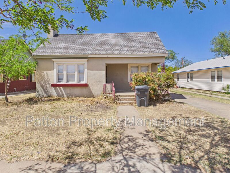 Amarillo House: 701 Sunset Terrace