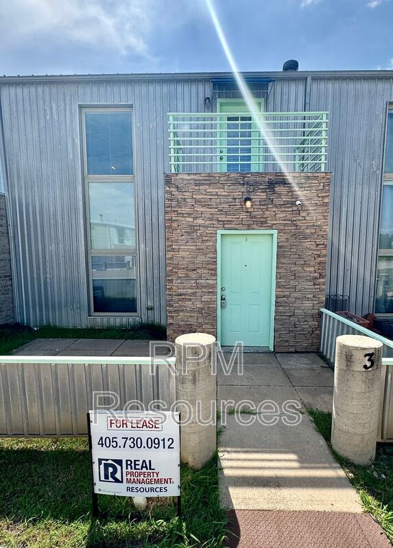 Oklahoma City Townhome: 300 Summit Ridge B