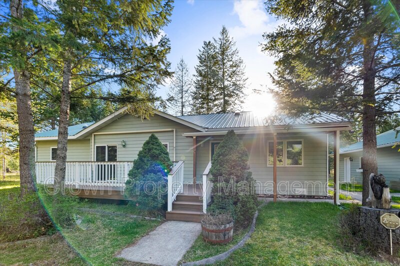 Kalispell House: 495 Van Sant Road