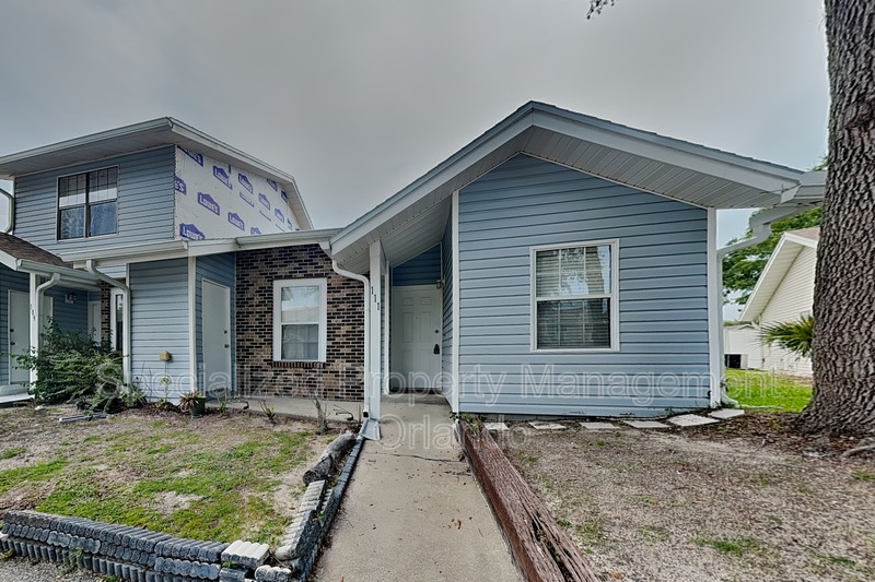 Sanford Townhome: 111 Hidden Arbor Ct