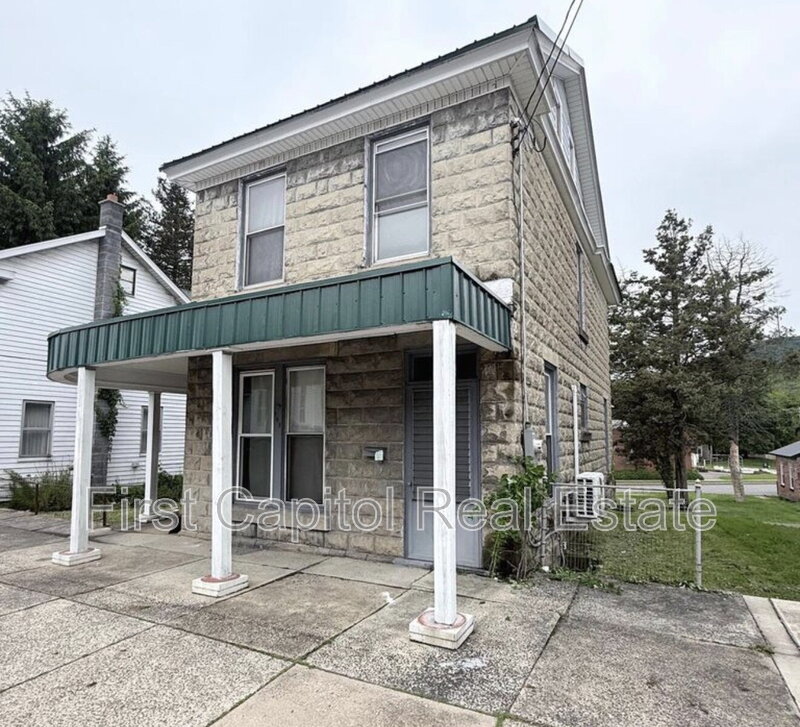 Lykens House: 709 Main St