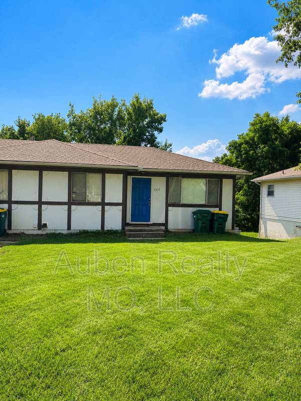 Kansas City Condo: 3300/3302 N 84th Place - 3302 N 84th Pl