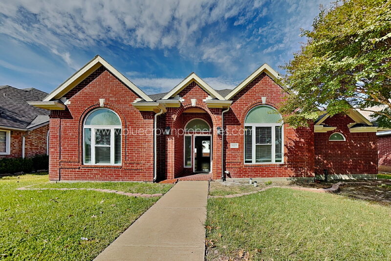 Carrollton House: 1527 Jeanette Way