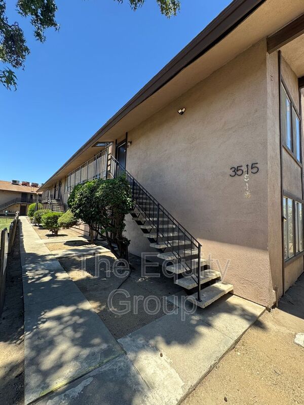 Visalia House: 3515 W Campus Ave -9