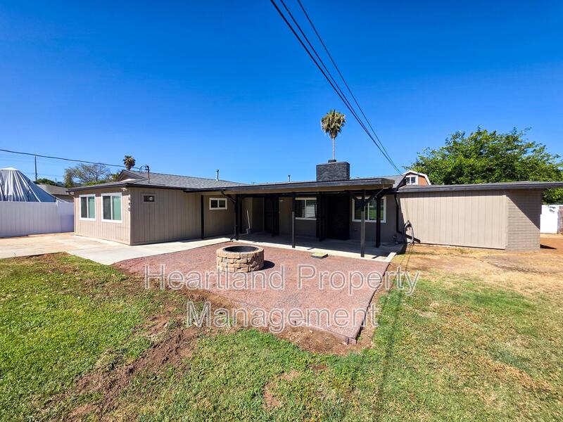El Cajon House: 640 Claydelle Ave