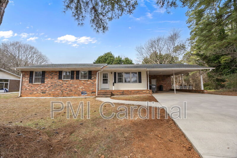 Gastonia House: 2616 Redbud Dr