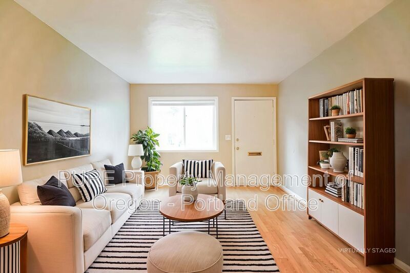 Portland House: 7008 N Amherst