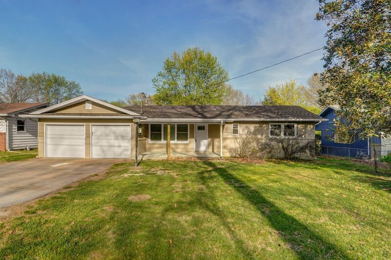 Springfield House: 1920 South Mayfair Avenue