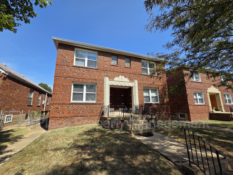St. Louis Condo: 5247 Pernod Avenue