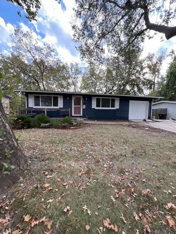 Topeka House: 3320 SW Oakley Ave.