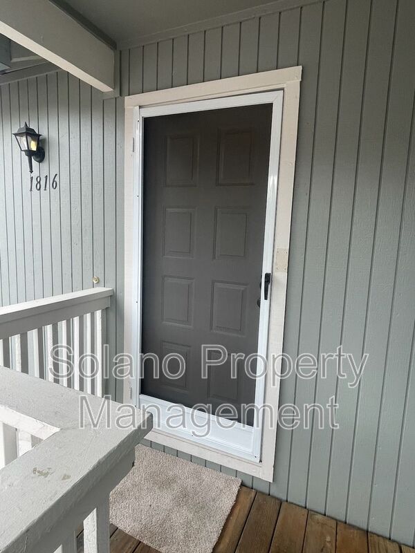 Benicia Townhome: 1816 Shirley Drive
