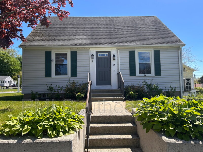 Waterford House: 27 3rd Avenue